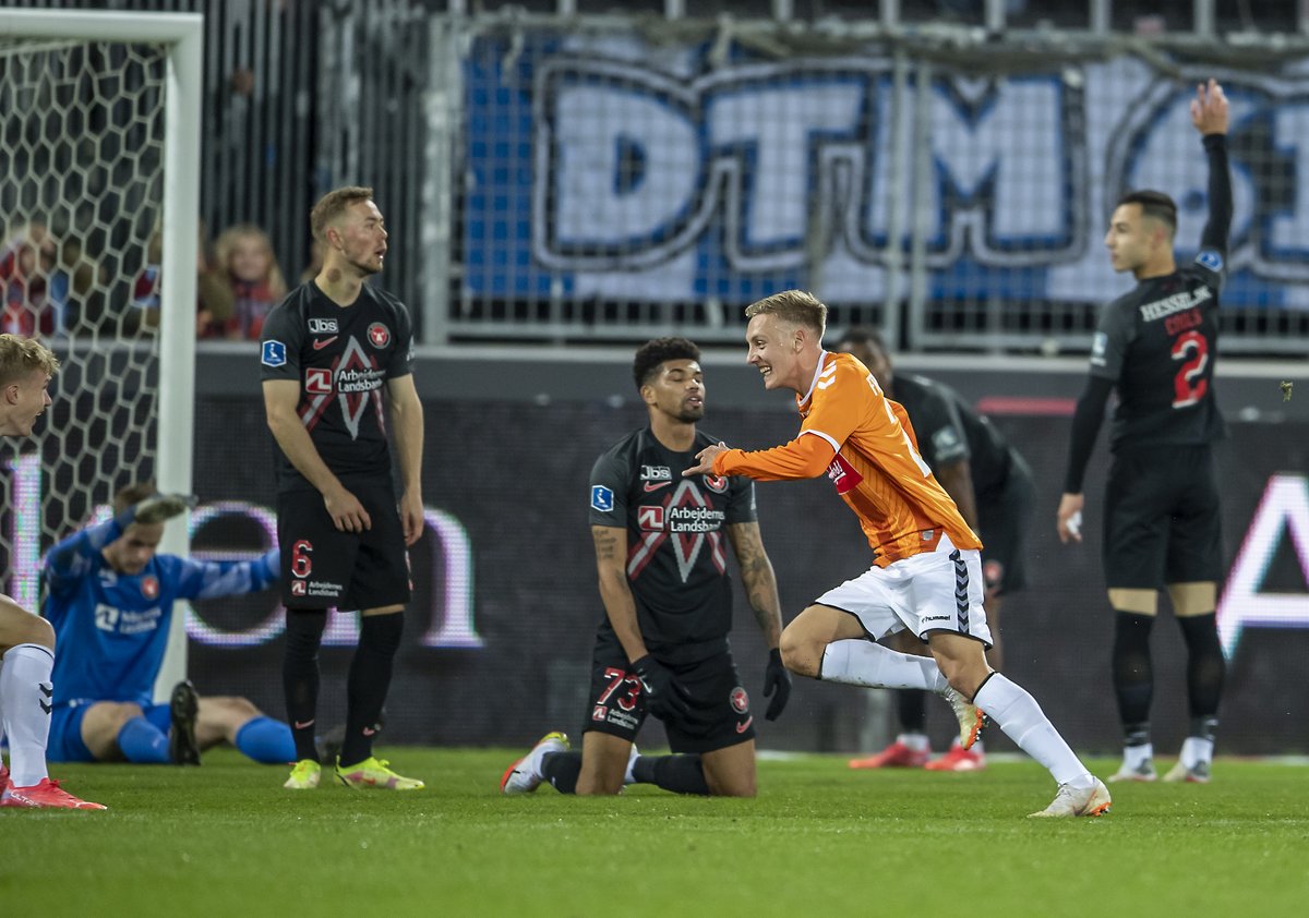fcmidtjylland's tweet photo. 90+1 😔 90+5 🥳
#FCMSJE https://t.co/nPEID1qKB2