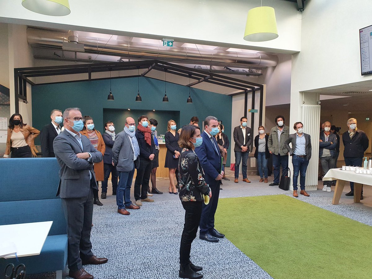 Inauguration de la centrale #photovoltaique de #laposte de #Nantes Bretagne site tertiaire de 35000m2 avec 1000 collaborateurs. 
13% de l'énergie en autoconsommation. 
Merci à <a href="/Johanna_Rolland/">Johanna Rolland</a> <a href="/Philippe__Henry/">Philippe Henry</a> <a href="/SmileSmartGrids/">SMILE smart grids</a> de leur aide et appui pour ce projet.
