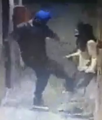 TarekWiliamSaab's tweet photo. #DETENIDO para ser #Imputado en el @MinpublicoVE por delitos de MALTRATO ANIMAL y Hacerse Justicia por Mano Propia el sujeto Omar Antonio de Jesus Marrero: quien #asesinó de una patada mortal al perro-guía de una joven ciega, sólo por haberle la #mascota ladrado https://t.co/tvFSEs0Bsx