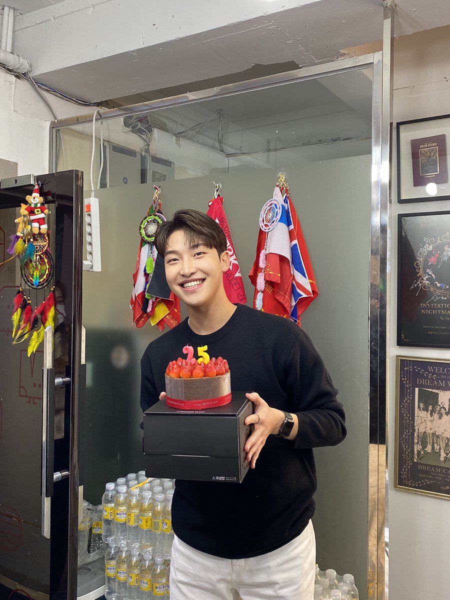 3classmate's tweet photo. [JaeSeong]

오늘 저의 생일을 축하해주신 모든 여러분 감사합니다!ପ(´‘▽‘｀)ଓ♡⃛
덕분에 너무 행복한 하루를 보냈어요!!
앞으로도 멋진 모습 많이 보여드릴 테니까 쭉~~ 응원해주세요!!!!👍🏻✨🤩
모두모두 사랑합니다~🙆🏻‍❤

#클래스메이트 #CLASSMATE 
#생일축하해 #이재성 #오늘생일
#Happy #HBD https://t.co/PGSl0k7Bdg