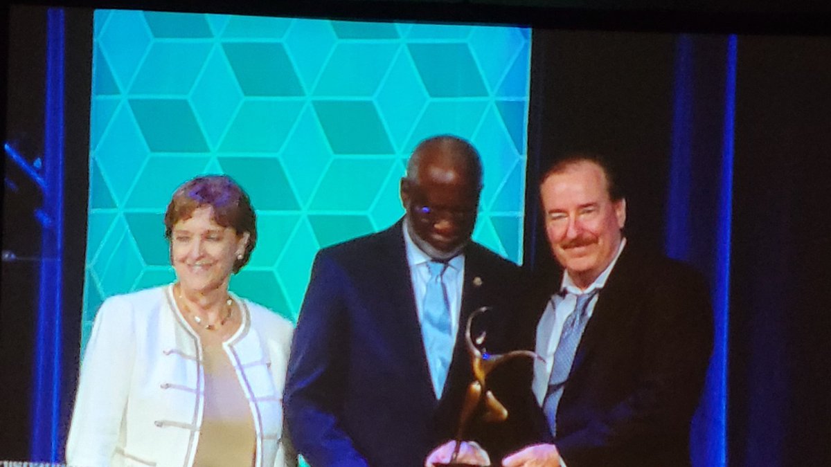 Roykehs's tweet photo. Dr David Satcher receives the Fries Award from the CDC Foundation at #APHA2021 #NEHA https://t.co/vMyprLcwgR