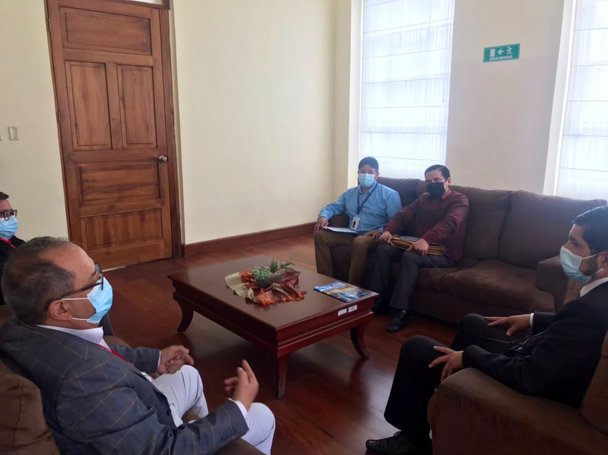 ECU911Austro's tweet photo. El Coordinador Zonal 6 @EstebanCoronel, mantuvo una reunión en la @GOBERCANAR junto al Gobernador @riwilo2002 y representantes del @MunicipioCanar, para tratar temas de fortalecimiento de la seguridad y videovigilancia para el cantón y la provincia. 

#ECU911SomosTodos https://t.co/K9A9VvJ8pu