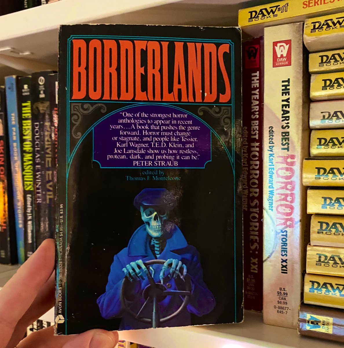 Another favorite horror anthology is 1990’s BORDERLANDS—the stories inside are surreal, disturbing, unique, unlike anything else at the time. An incredible roster of horror writers! 

#PaperbacksfromHell #halloweenread