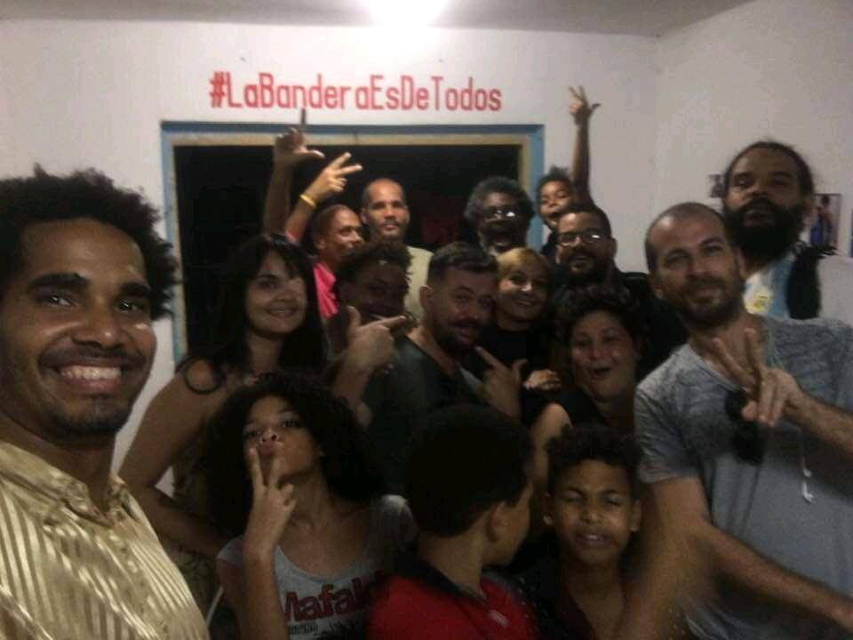 Un día como hoy pero del 2019, los Demóngeles celebrábamos un año más del <a href="/Mov_sanisidro/">Movimiento San Isidro</a> junto a ellos. Ahí estábamos todos leyendo poesía y bebiendo mientras debatiamos una Cuba posible. Desde ese entonces ya abogabamos por la Cuba despierta de ahora. Da mucho orgullo.
#15NCuba