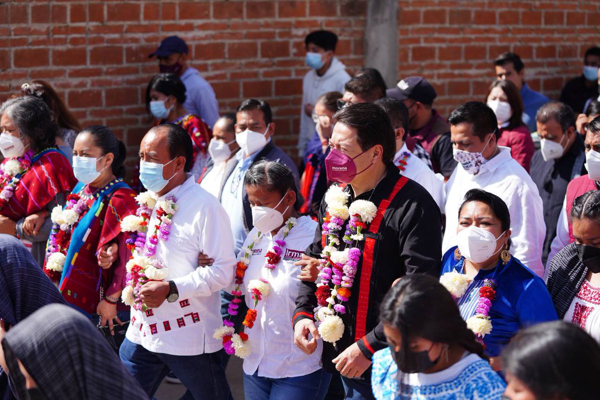 mario_delgado's tweet photo. Estamos en Tlaxiaco, Oaxaca acompañando la formación de Comités de Defensa de la #CuartaTransformación. 

¡Desde la zona de la Mixteca Alta oaxaqueña se va a defender la continuidad de nuestro Presidente! #UnidadYMovilización #AlianzaPopular https://t.co/U0xtZX2Ml3