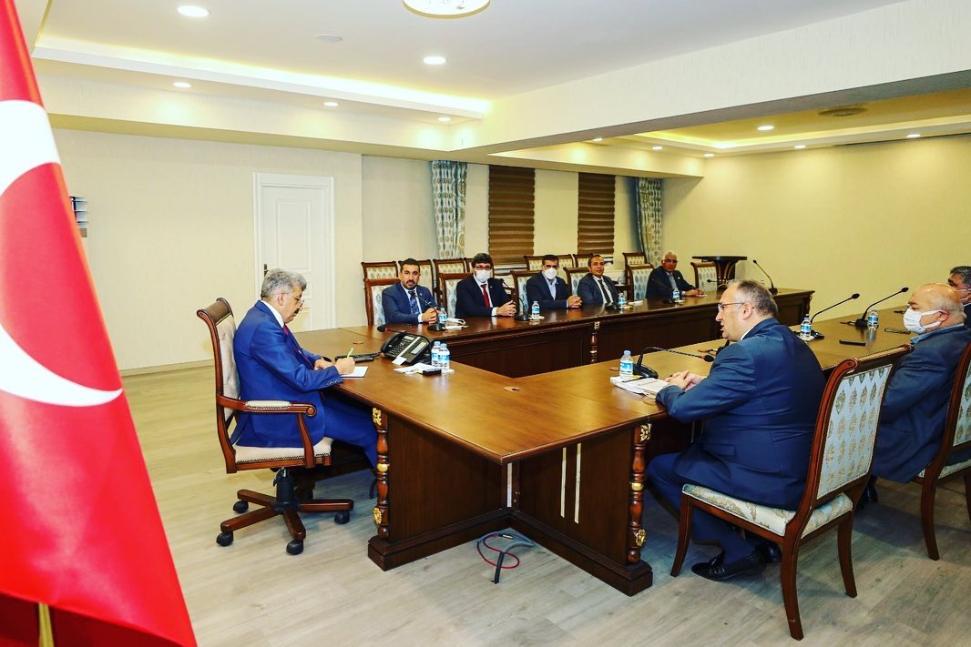 Mehmet TAŞKIN (@mehmettaskin__) on Twitter photo Yönetim Kurulu Başkanımız <a href="/ethemtanriver/">Ethem Tanrıver</a> ve Yön.Kur.Üyeleriyle Van Valimiz Sn Mehmet Emin Bilmez'i makamında ziyaret ettik.
Toplantıda bölge ihracatına ilişkin sorunlar ve çözüm önerileri aktardık.
Van Valimiz Sn Mehmet Emin Bilmez'e nazik misafirperverliğine teşekkür ediyorum. Yönetim Kurulu Başkanımız <a href="/ethemtanriver/">Ethem Tanrıver</a> ve Yön.Kur.Üyeleriyle Van Valimiz Sn Mehmet Emin Bilmez'i makamında ziyaret ettik.
Toplantıda bölge ihracatına ilişkin sorunlar ve çözüm önerileri aktardık.
Van Valimiz Sn Mehmet Emin Bilmez'e nazik misafirperverliğine teşekkür ediyorum.