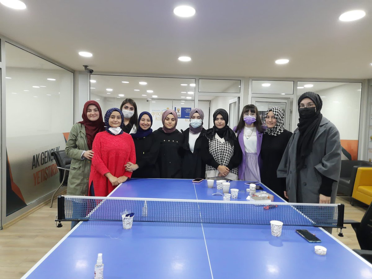 ÜniAK Ankara Sanat Atölyesi kaldığı yerden devam ediyor. 🎨👩‍🎨🧶

Miyuki workshop etkinliğimiz ile el becerilerimizi geliştirirken çok keyifli vakit geçirdik. 🕺🏼

İşte sanat, işte sanatçı 😎⬇️
#SanatGençlikİçindir