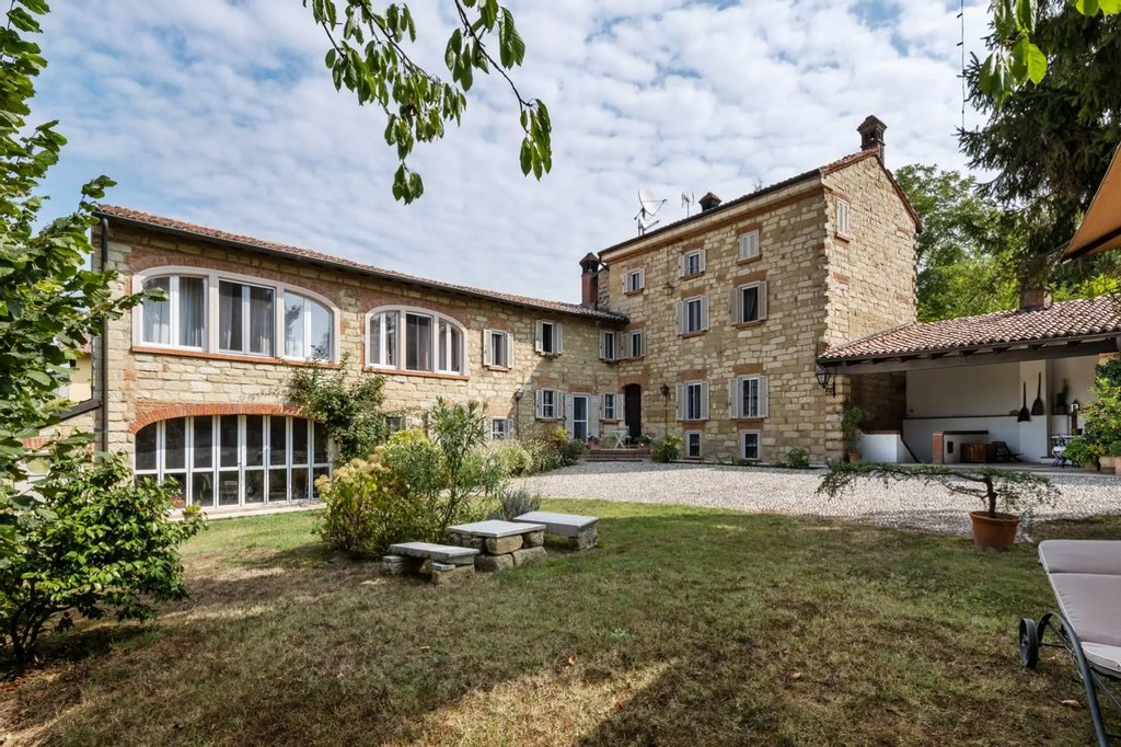 isothebysrealty's tweet photo. Inside a charming farmhouse among the renowned hills of Monferrato https://t.co/5Z9R5AZ8V2

#ItalySir #Sothebysrealty #InsideView #SIRInstants #OnlySothebysRealty #nothingcompares #Justlisted #piedmont https://t.co/abnevIUs9O