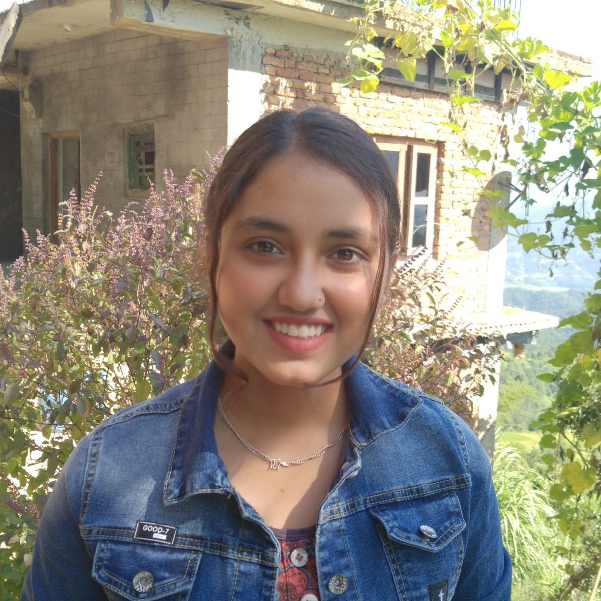 कति लुकाउनु आफ्नो परिचय ☺️ 
वास्तविक रुप त आखिर एकदिन अगाडि आउने नै हो 🥰🥰