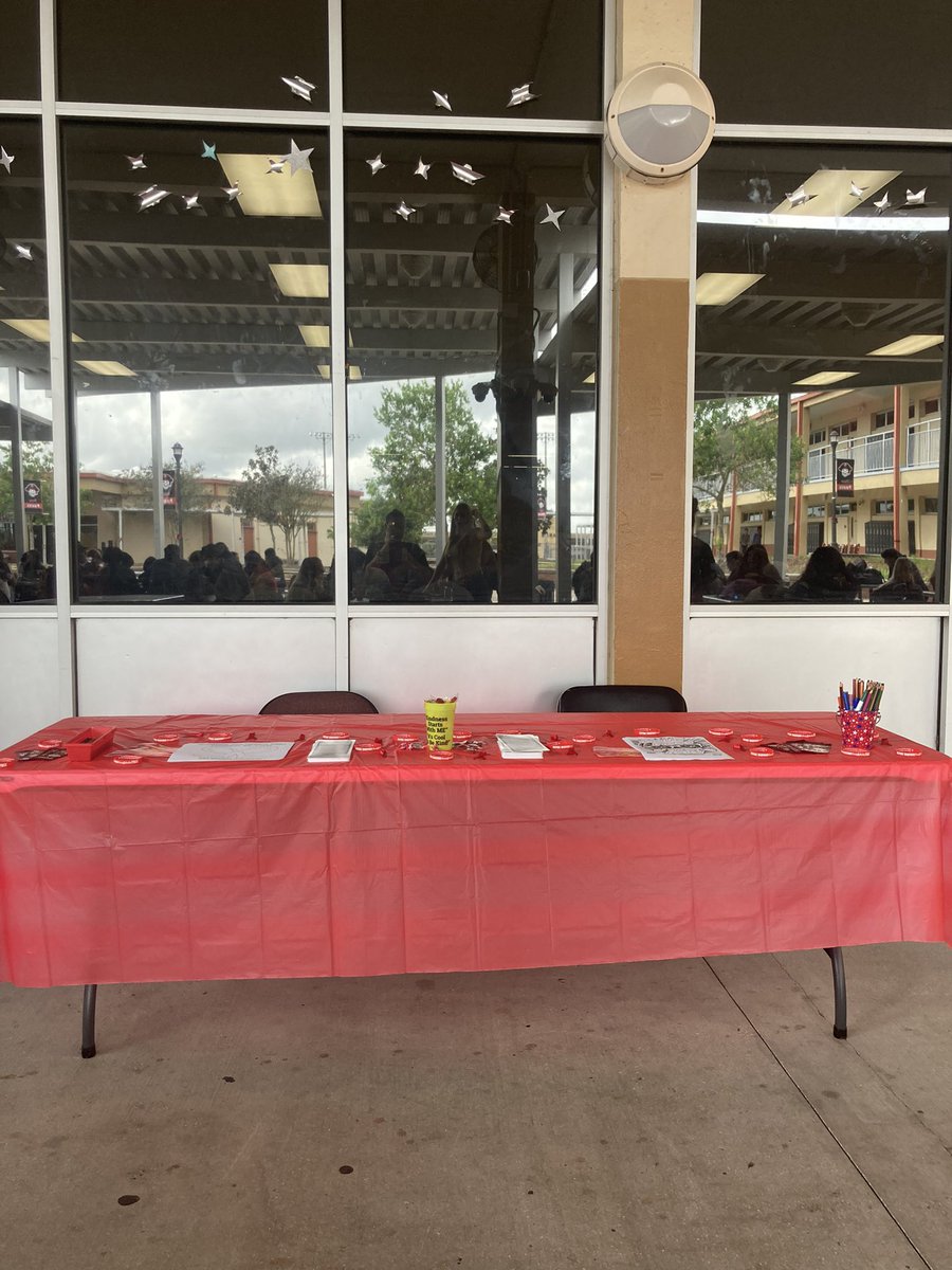 pascohighss's tweet photo. IT’S RED RIBBON WEEK!!! Come visit our table at lunch and check our our activities for today! (And also peep the cute decorations around campus) #RedRibbonWeek #drugfreelookslikeme #pascostrong https://t.co/1mVAXGk3eO