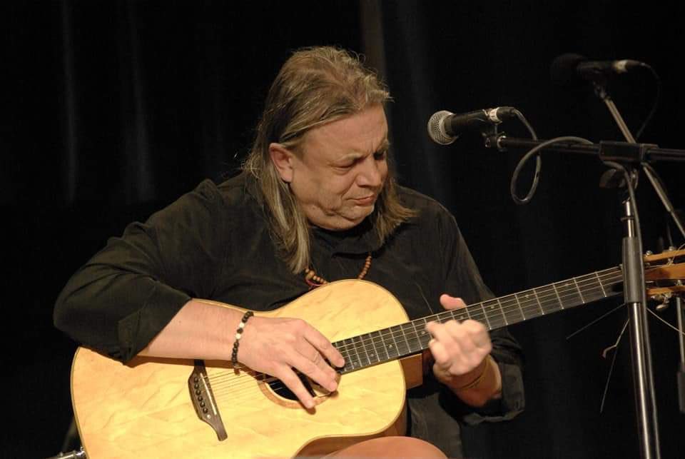 GabrielDelta21's tweet photo. #GiulioGaravanna
#LaParrocchiadelBlues
#TeatroCagnoni en #Godiasco 🇮🇹
Giulio tenia una gran pasión por la música y un gran respeto por los músicos. Fue una persona especial. Gracias Eternas 🙏 https://t.co/lzVWWm6wJu