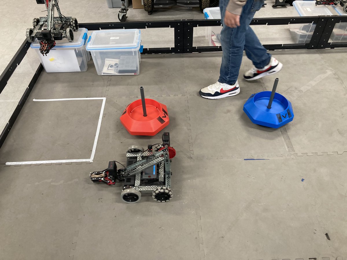 NLSD_Huck's tweet photo. Learning about adding loops to our code for repeated motions and better efficiency. #vex #stem #introclass #loopdeloop https://t.co/v2KbPeBxDA
