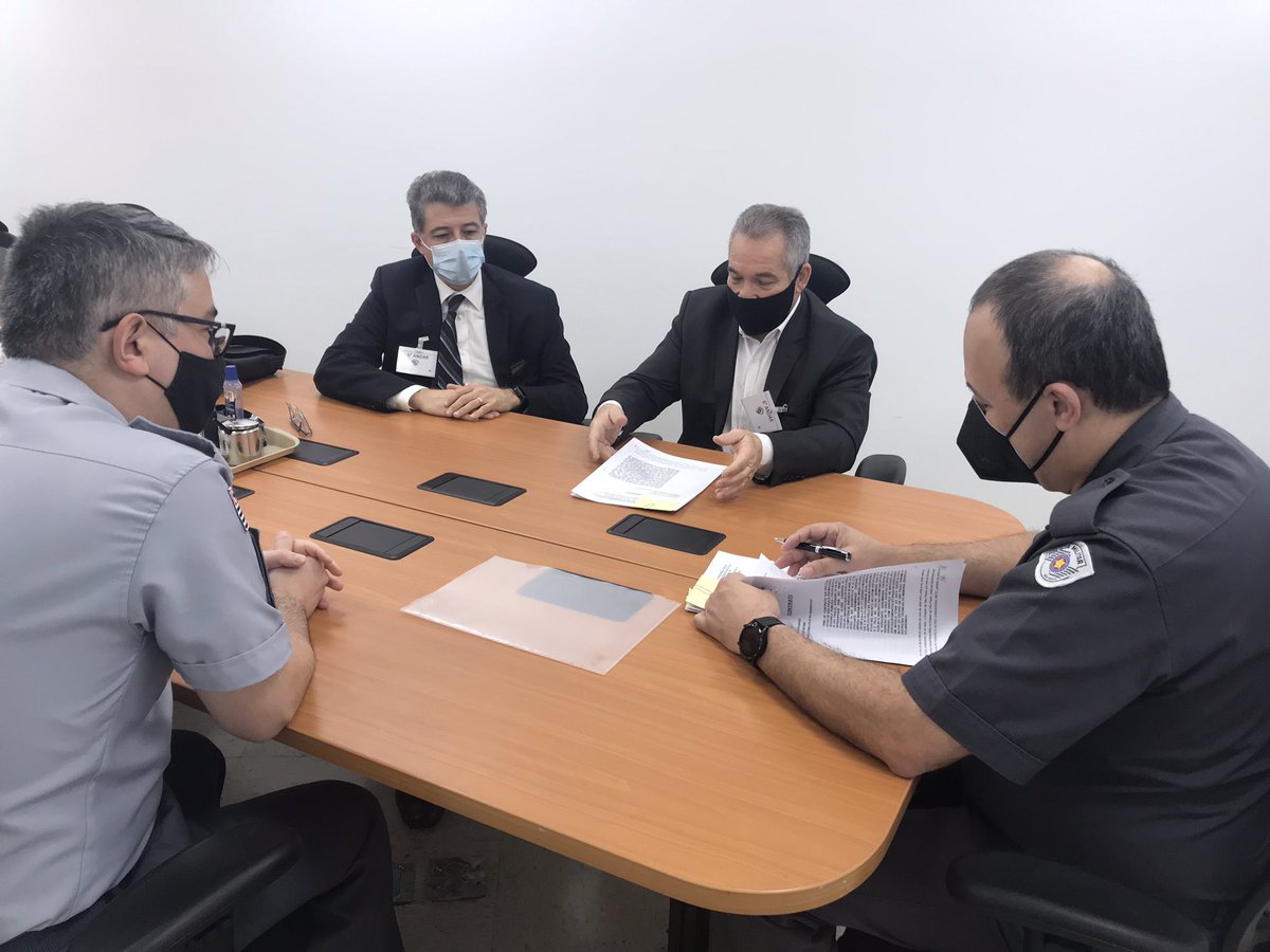 CangeranaNeto's tweet photo. Assinatura de contrato com a empresa INGRA para ampliação da capacidade de armazenamento de dados do data center da polícia militar #tecnologia #políciamilitar #storage #ibmbrasil https://t.co/K17PsLlB0n