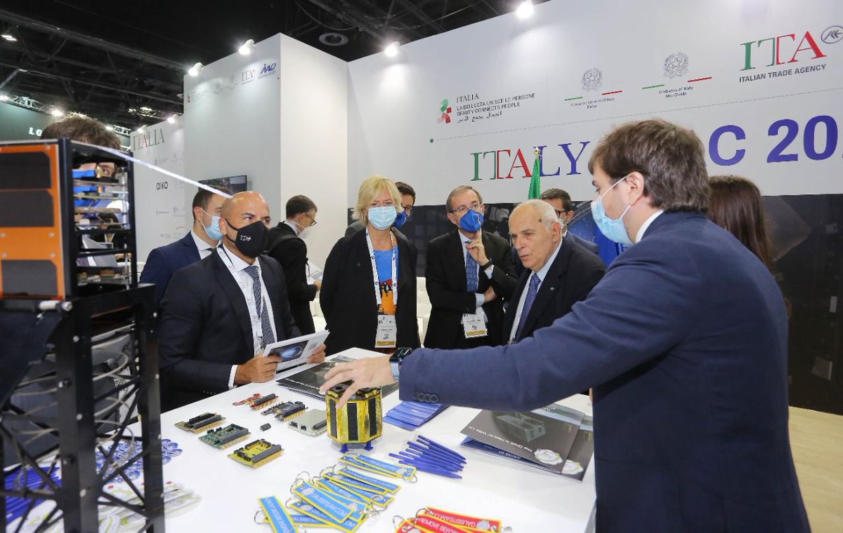 We were also honoured to have HE Nicola Lener, Ambassador of Italy to the UAE; Giuseppe Finocchiaro, Italian Consul General in Dubai; Roberta Pinotti, President of the 4th Senate Defense Commission of the Italian Government;and Amedeo Scarpa, Italian Trade Commissioner to the UAE