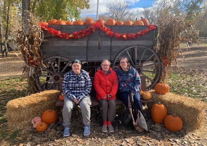 RRHSF1979's tweet photo. Fall breeze and autumn leaves 🍁 #pumpkinpatch https://t.co/mrOG6hDjPY