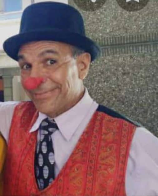 leoperiodista's tweet photo. #35Octu..Me informan el fallecimiento del gran amigo Freddy Zerpa, quien fue fundador cómo técnico de la Televisora de #Mérida y allí se hizo Maestro de la sonrisas con su inolvidable papel de Payaso "Pitoco"..Hoy se apaga un gran hombre de la risa..QEPD https://t.co/nfRa0gp1ff