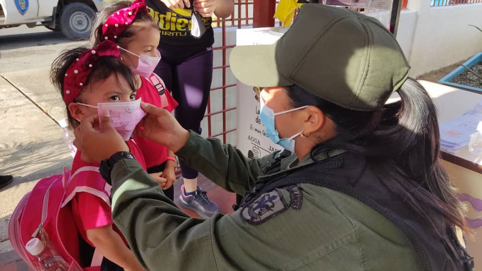 vladimirpadrino's tweet photo. ¡A clases!... Con alegría, disciplina y bioseguridad. 👏 https://t.co/pq4n3uGyJH