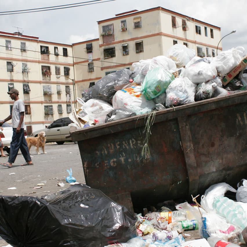 PetareActivo's tweet photo. El Municipio Sucre era el vertedero de basura más grande de Latino América, producto de la Mala Gestión de un Alcalde Indolente.

La Derecha no quiere, ni querrá lo bueno para el Pueblo.

Ellos quieren volver, NO SE LO PERMITAMOS!!!

#EnSucreLaDerechaNoVa
#EnMirandaLaDerechaNoVa https://t.co/cQsBDRK5xw