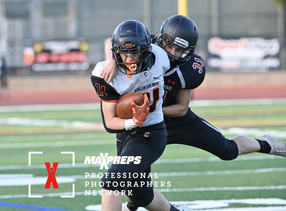 JasonWeedphoto's tweet image. MaxPreps professional images from the @CalHighFootball vs @MVHS_Football JV football game are available at maxpreps.com/photography/ga… Please Retweet! @MaxPreps @_MV_Athletics @MVHSAthletes @calhighinfo @_TheCalifornian @mv_cheerpom
