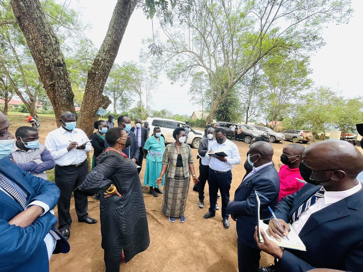 Support supervision visit of Health services in Ssembabule District by @MinofHealthUG top management, district officials and some of the MPs. We agreed to upgrade Ssembabule HC IV to a General hospital and Lugusulu HC III to a HC IV, to bring services closer to our people.