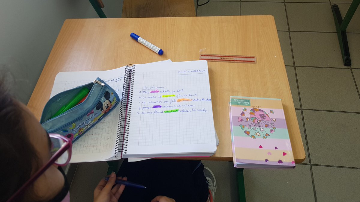 zeina_arnaout's tweet photo. Le décorticage d un texte  améliore chez les élèves à besoins spécifiques : la compréhension , l'acquisition d un nouveau lexique ainsi la rédaction des phrases.#didishaleh10 
#rashaloutfi
#malakelhariri https://t.co/xxGaIUuwCo