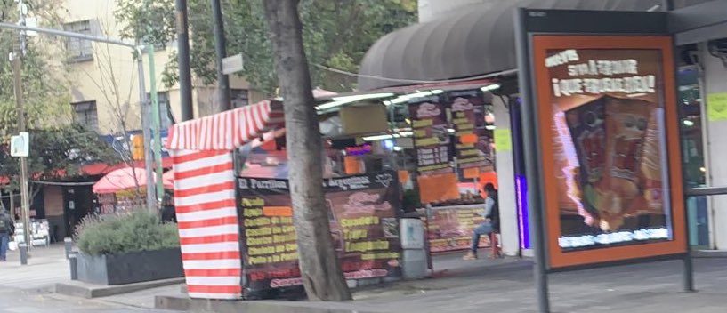 VecinosSurRoma's tweet photo. Más y más puestos en la @AlcCuauhtemocMx #RomaSur #RomaNorte #Condesa #ColJuarez
Cuándo los retirarán, provocan inseguridad, basura, ruido, acoso, enfermedades por tanta grasa y fritangas. @SandraCuevas_ no se puede caminar por las calles en paz. https://t.co/odTWAEACMp