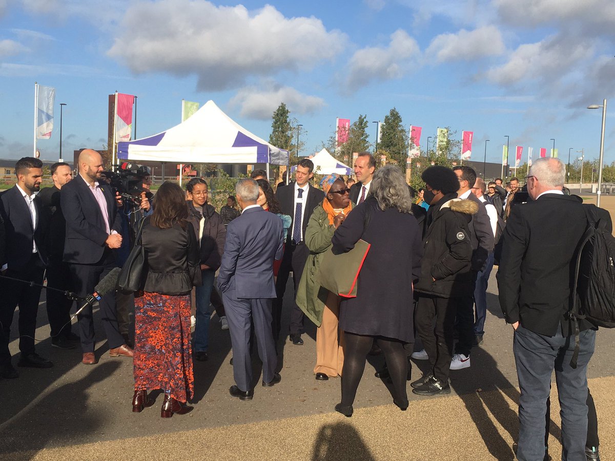 ChokedUp_UK's tweet photo. The #ULEZ expansion launched today, a significant step in tackling #AirPollution. Now millions more Londoners can breathe cleaner air! 

And of course it was amazing to see @MayorofLondon @rosamund_ElsFdn @0jhl @MumsForLungs @cleanairfund in person! 

#WeLoveULEZ https://t.co/VSNQGJoCW9