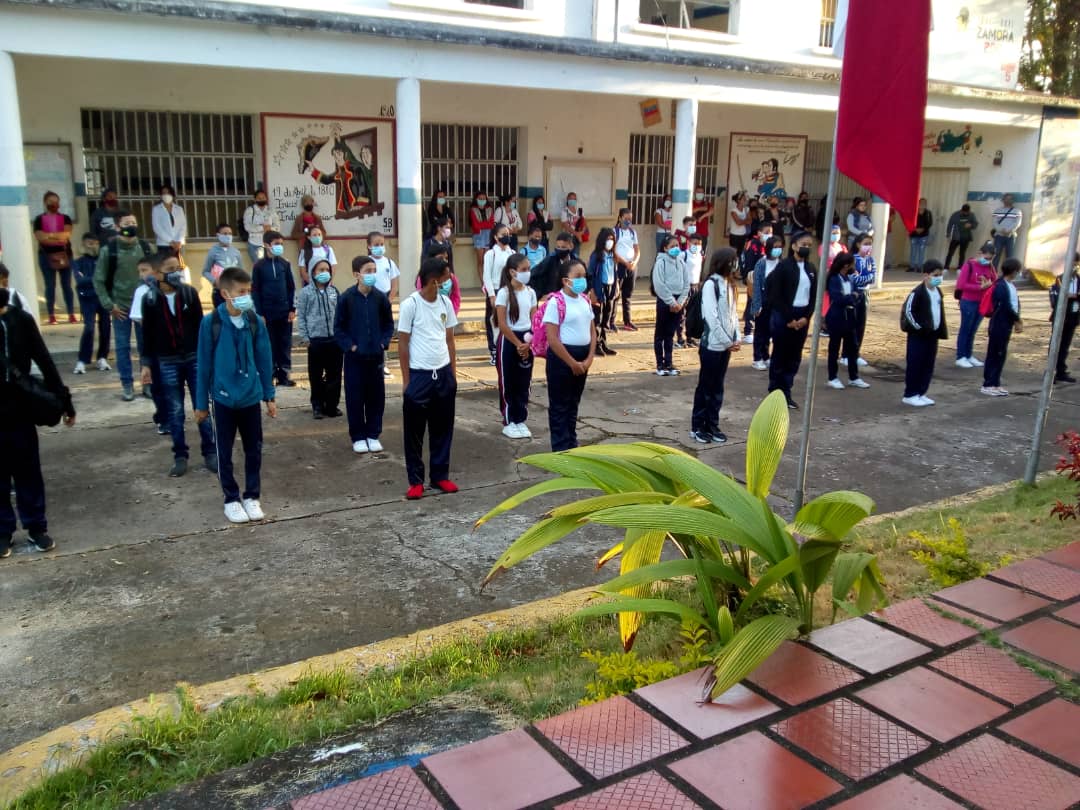 lblasamericas's tweet photo. Inicio de Clases Seguro y Progresivo en nuestra Institución, con medidas de Bioseguridad, garantizando la atención académica e integral de nuestros jóvenes. @MPPEDUCACION @ZonaEducTachira @charlychaves @clbtachira @divmediagralzet @CLIFPMTACHIRA @clifpdjunin2018 https://t.co/IX2jjc8b5b