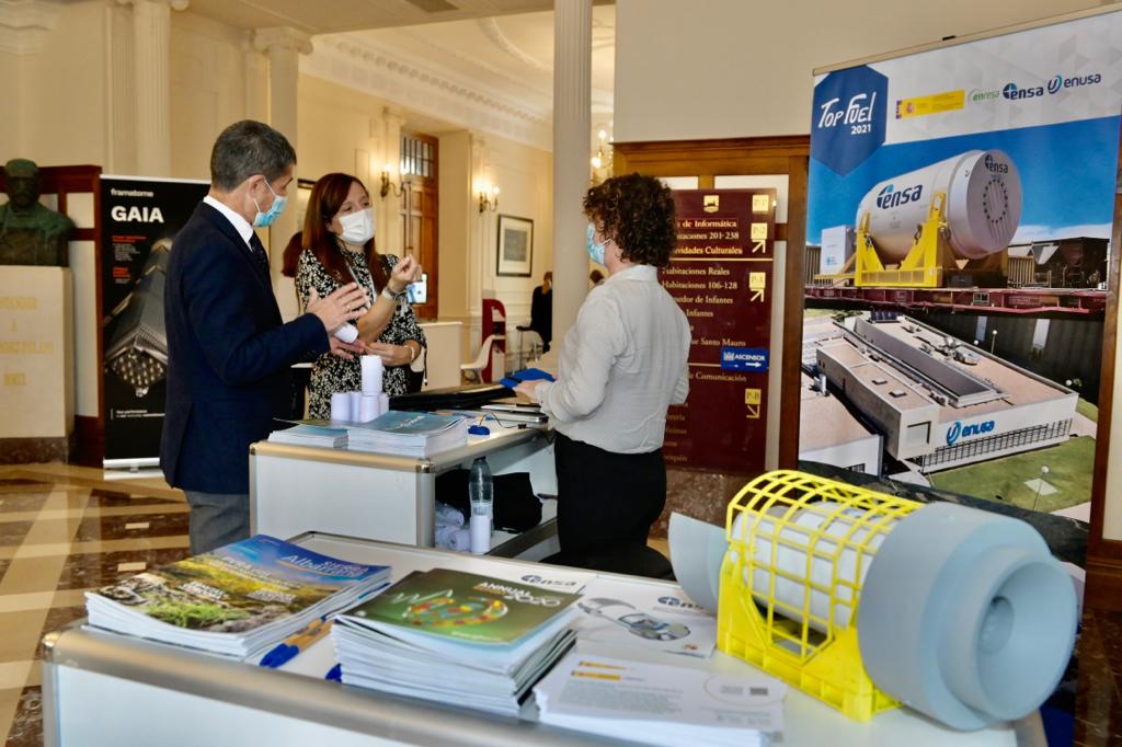 euronuclear's tweet photo. 👩‍💼🖥️👨‍💼 The hall of the Palacio is also hosting the stands of #sponsors and #exhibitors, showing their latest #innovations and #topproducts.

#nuclear #fuel #TopFuel2021  #Santander https://t.co/CdhF7HcXTb