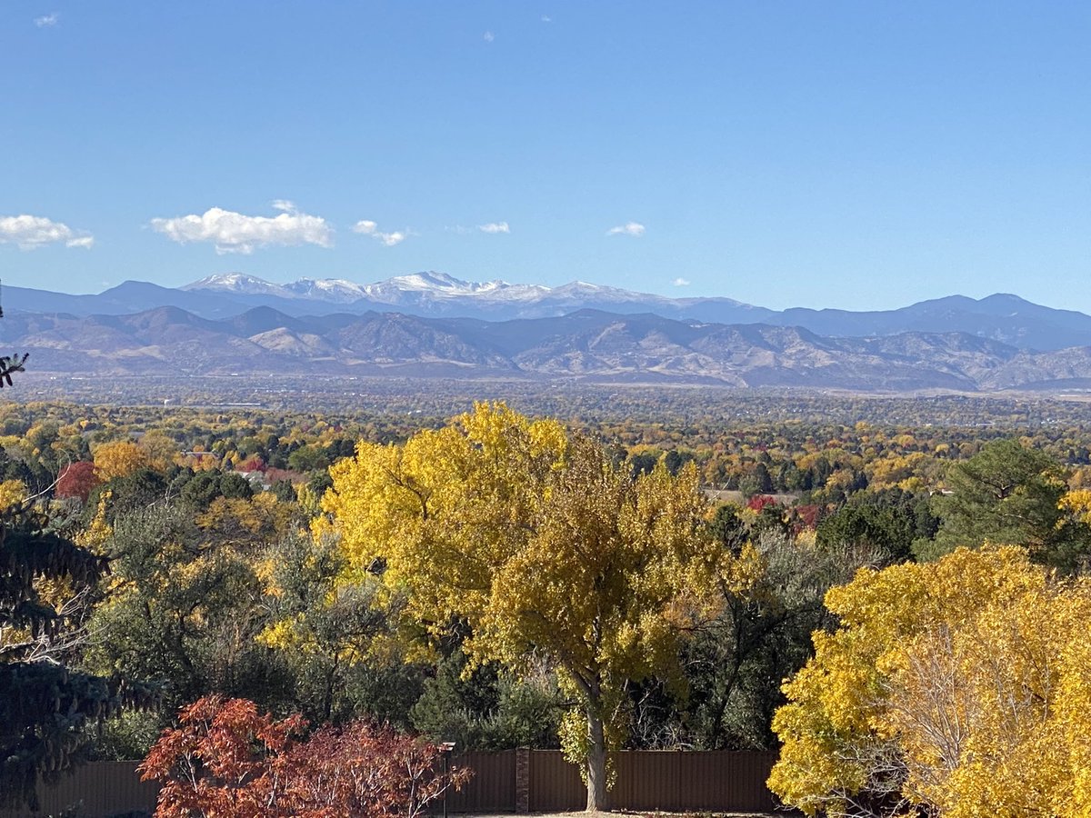 Greetings from #Colorado! Nice view from the <a href="/KOAColorado/">KOA 850 AM & 94.1 FM</a> studios. #cowx