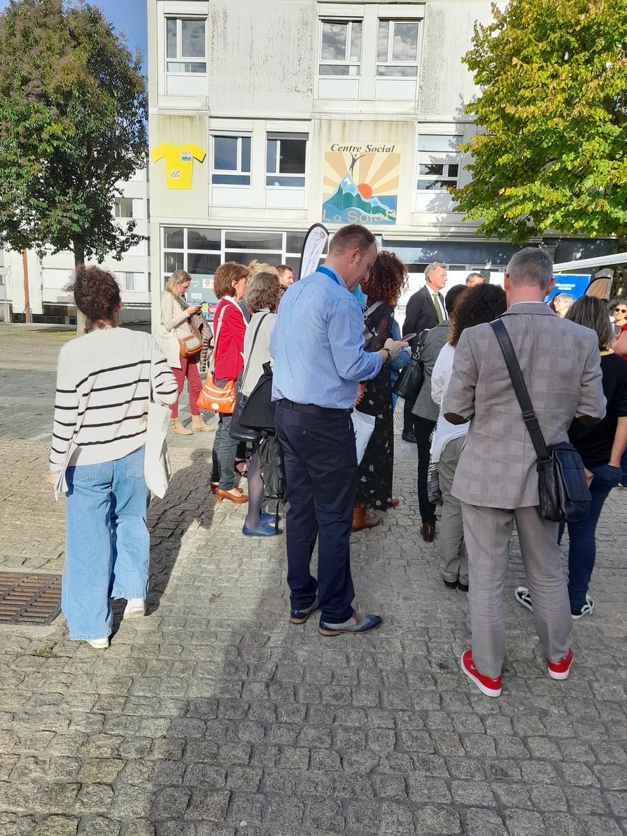 Nadine Boucher (@nadineboucher1) on Twitter photo Visite de Monsieur le <a href="/Prefet64/">Préfet des Pyrénées-Atlantiques</a> à Mourenx et de Madame la commissaire à la lutte contre la pauvreté et Monsieur le Maire @plaurent64 pour souligner le financement du camion solidaire #tousmobilises #polemploi #mourenx <a href="/SamSchiro/">Samuel Schiro</a> @asso_transition <a href="/HuetJerome/">Jerome Huet</a> @poleemploi_NA Visite de Monsieur le <a href="/Prefet64/">Préfet des Pyrénées-Atlantiques</a> à Mourenx et de Madame la commissaire à la lutte contre la pauvreté et Monsieur le Maire @plaurent64 pour souligner le financement du camion solidaire #tousmobilises #polemploi #mourenx <a href="/SamSchiro/">Samuel Schiro</a> @asso_transition <a href="/HuetJerome/">Jerome Huet</a> @poleemploi_NA