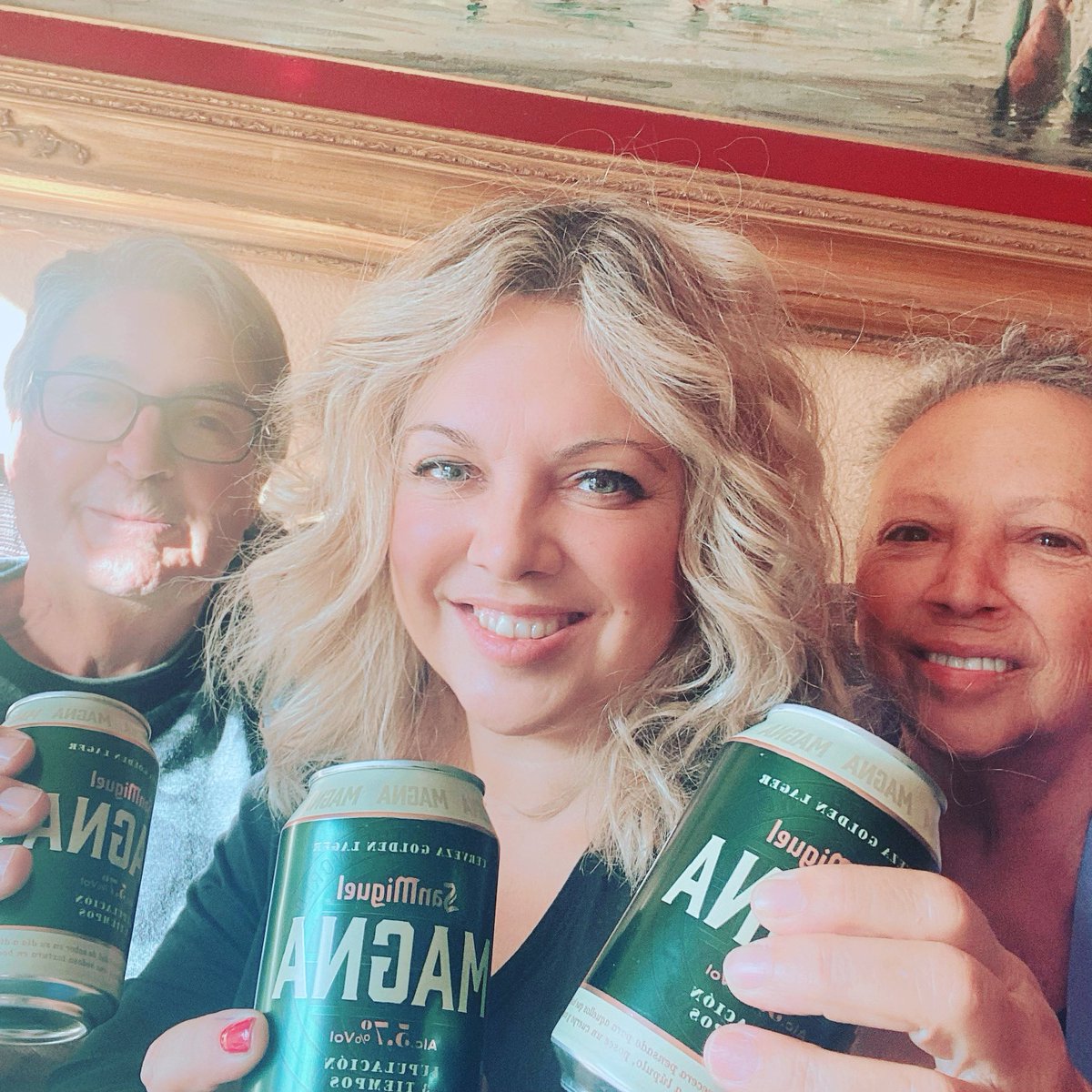 LADYGROUPIE's tweet photo. Celebrando la llegada de mis padres a Madrid con tres #MagnaSanMiguel  #ad gracias a @sanmiguel_es @SanMiguel @KuvutES #tremendamentebuena https://t.co/zJRWZ0DbgY