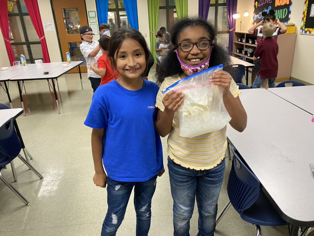 SGresham03's tweet photo. My fourth grade students loved experimenting with mixtures and solutions by making yummy ice cream! @BrenhamElem #STEAM https://t.co/GUUEgMKC0F