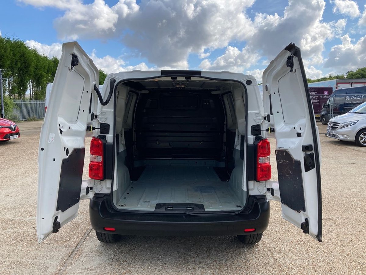 UsedCommercials's tweet photo. #VanOfTheWeek at Marshall #Mercedes-Benz #Truck &amp; #Van #Portsmouth  is this 2019 Peugeot Expert Professional 2.0 LWB, 1400 in Solid White. This van features Cruise Control, Speed Limiter, Bluetooth Handsfree Controls, A/C, USB/12V Ports and loads more.

NOW: £15,337 +VAT https://t.co/7zqBUN2fCM