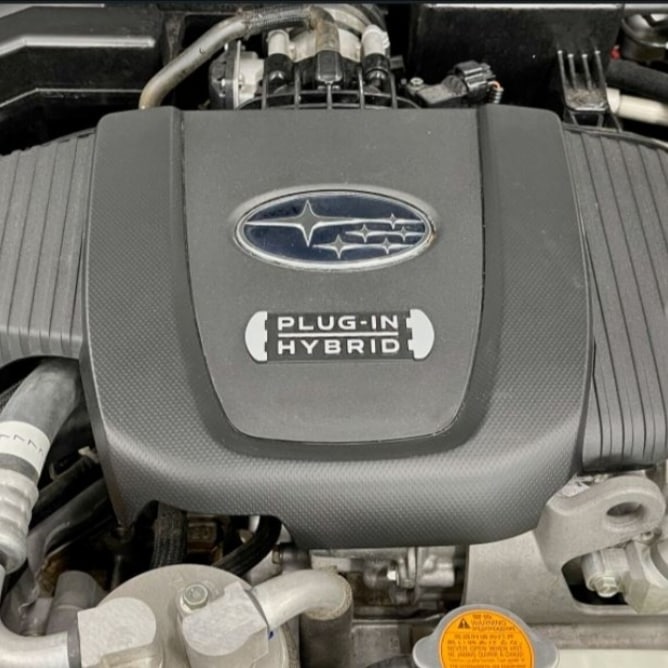 WSUAutoTech's tweet photo. We just recieved a 2019 Subaru Crosstrek Plug-In hybrid and our students got to work exploring it and learning how it works. Thank you to Subaru and Subaru University for the great support of our hybrid and EV classes here at Weber State University Automotive. #subaru #evtraining https://t.co/a6MRrWxn5r