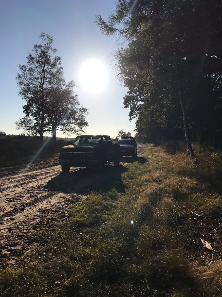 Gisteren kregen wij een melding dat er in het oefenterrein van Havelte gecrosst zou worden door een aantal personenauto’s.
Na een korte zoekslag troffen wij een 8-tal 4x4 voertuigen aan, die aan het crossen waren. Allen hebben een proces-verbaal ontvangen.