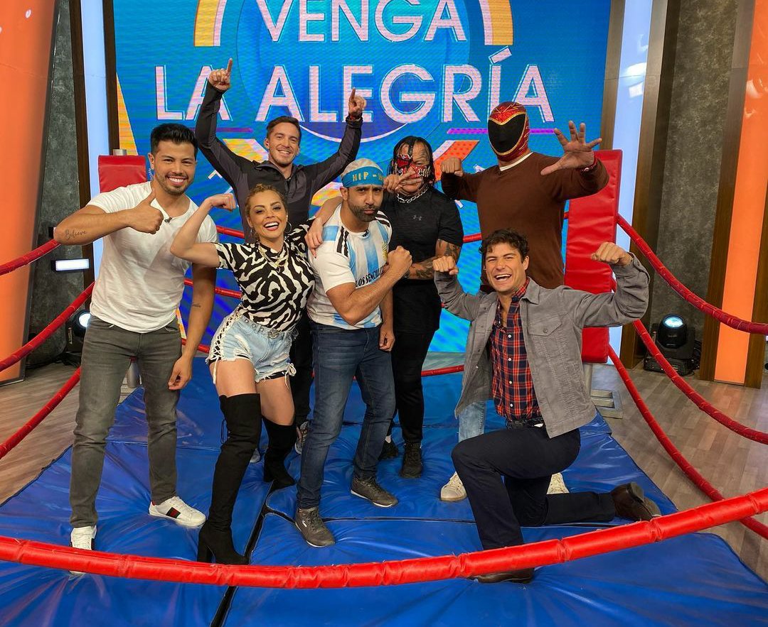 danyhiphopman's tweet photo. Gran domingo @RafaelSerdan @gabyramiirezz @Ariscazares @alex_sirvent @tinieblasjrfull @mas_lucha #LuchaLibre #Sencillitos #VengaLaAlegria @Azteca https://t.co/5j6WVoc6Fw