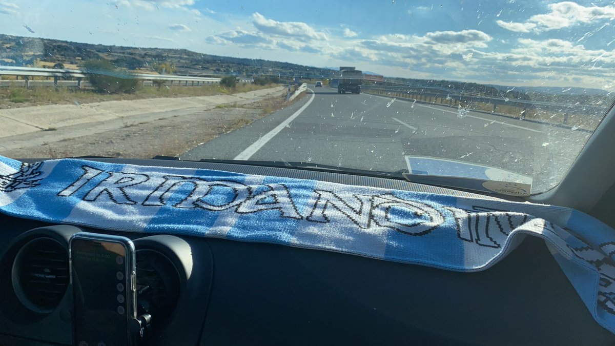 irmandinos1923's tweet photo. Os desgraciados de @LaLiga semellan decididos a botarnos dos estadios cos seus horarios de vergoña... pero terán que esforzarse moito máis para logralo. Mentres tanto, aquí seguimos, en ruta polo #RCCV! 💪🚗💙 #OnTour #OrgullososDosNosos #FckTebas https://t.co/Yo4uwC4LN7