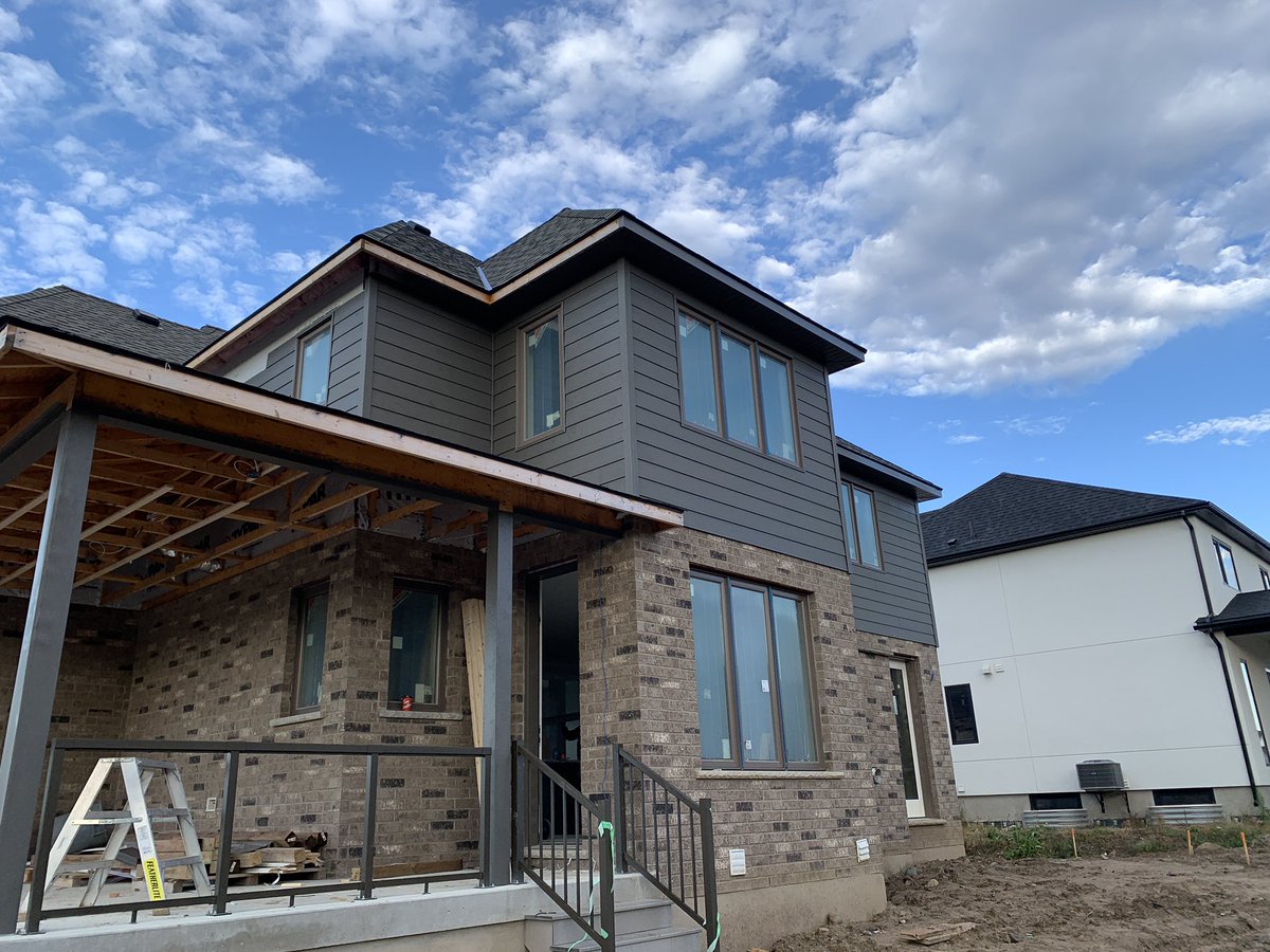 cc_complete's tweet photo. Installing vinyl Align Siding. A great replacement for hardie. No fading and no maintenance. https://t.co/KqqZ6HO6NR