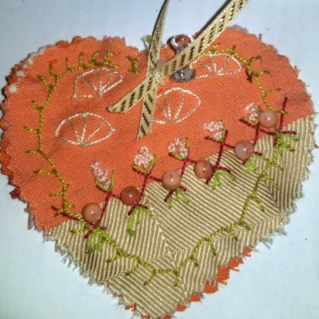 AQuiltedHeart's tweet photo. North Augusta, South Carolina #ifaqn
I found one today on the greenway trail in North Augusta SC🙂 
.
.
.
.
.
 #southcarolinaheart #greenwaytrail #northaugusta #northaugustasc #foundonetoday #foundaqheart #quiltedhearts #aquiltedheart #beautifulheart … https://t.co/NwjJ5vG3Ay https://t.co/n2zwGjJNab
