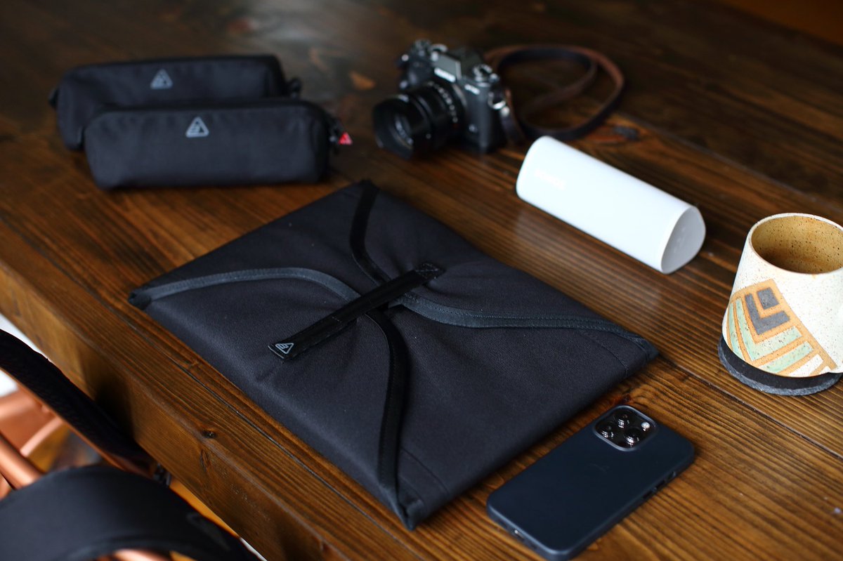beau_industries's tweet photo. Our changing pad component doubles as a premium padded/water-resistant laptop sleeve. Why?
.
Because we designed our Beau Pack R1 to be an amazingly versatile “EDC (Every Day Carry) Lifetime Pack” that’s as useful to non-parents as it is to parents. https://t.co/LKLe8YPePO