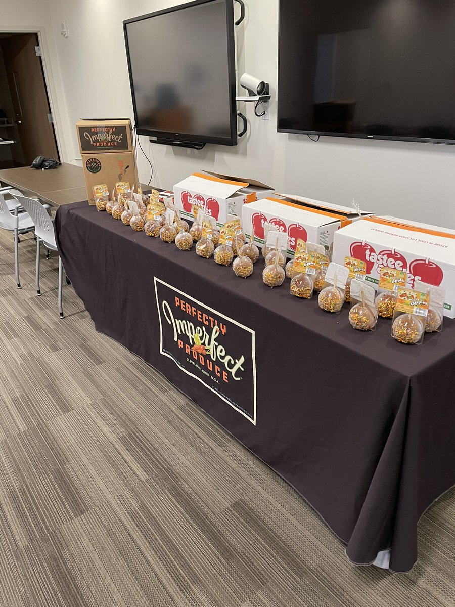 Partnering with <a href="/metrohealthCLE/">MetroHealth</a> to show appreciation to their employees with a fall tasty treat!  #allinappreciation #grateful4service
