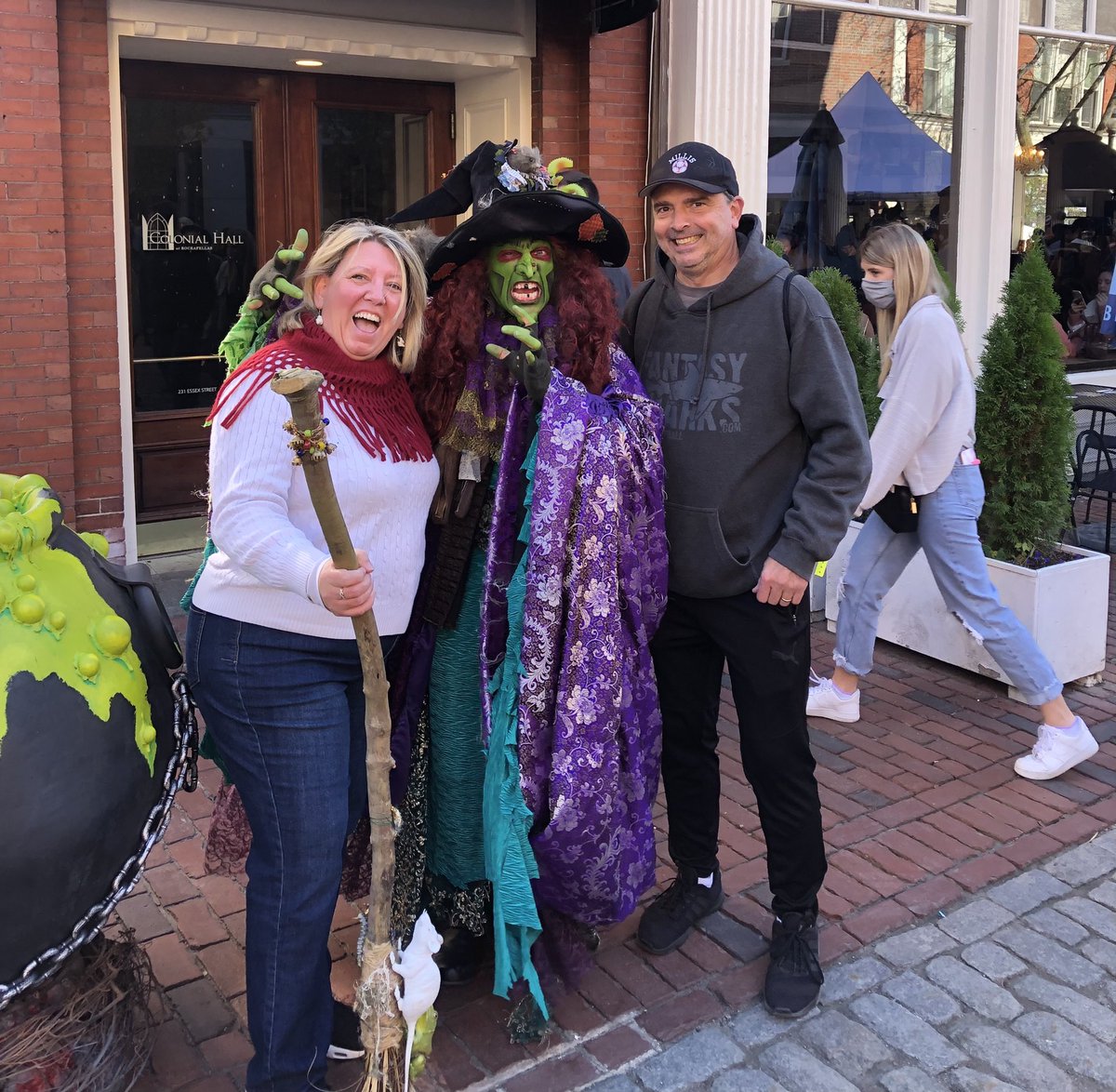 Hanging with the best witch! 🧙‍♀️#salemblackhatsociety #SalemMA