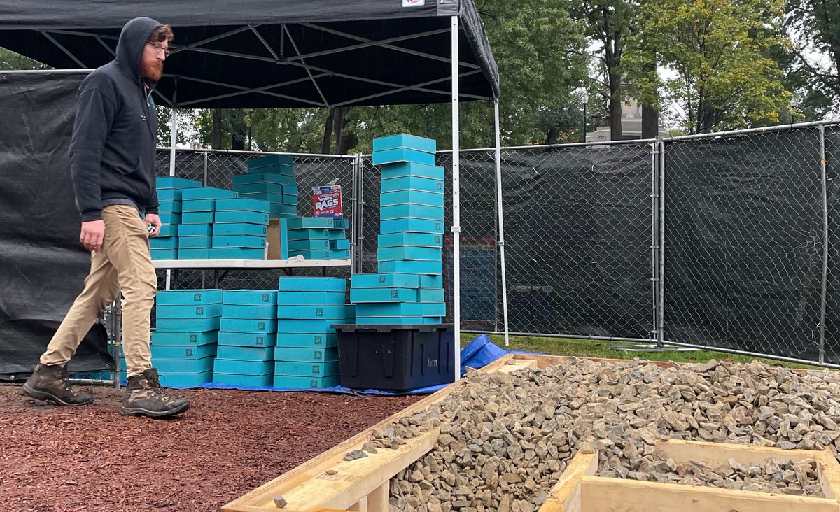 FOPG's tweet photo. Good bye to "What Do We Have In Common?" after a perfect weekend, now for the de-installation-rain!
Thank you to all the visitors, the artist #JanetZweig for her vision, to the wonderful Guides for their engagement, curator @now_and_there, and @BostonParksDept #InCommonBos 👋 https://t.co/aO2GfAeQIB
