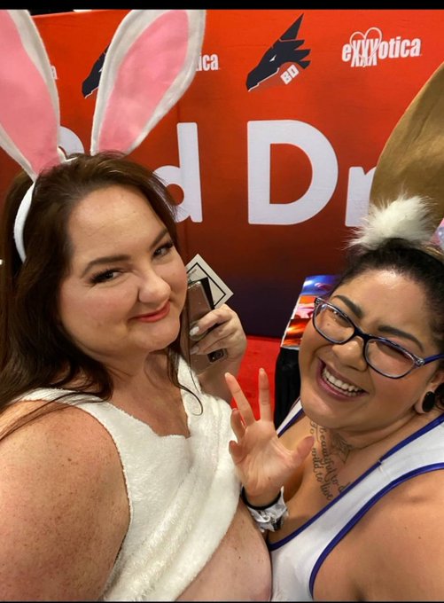 More exxxotoca fun with @crystalbluexxx and @AlexxxCoal  That's AlexxxCoal's hand being eaten up by mine<a class="tags" href="/tag/crystalbluexxx">@crystalbluexxx</a><a class="tags" href="/tag/alexxxcoal">@alexxxcoal</a><a href="/tag/mvsales"class="tags"><span>#mvsales</span></a>