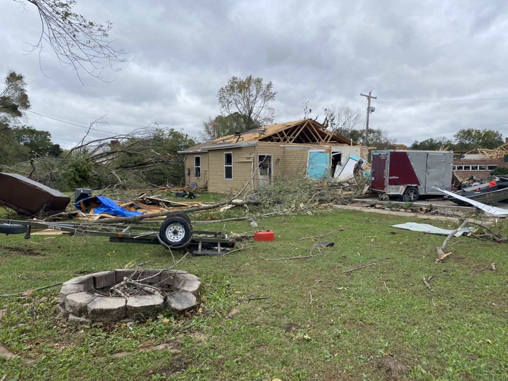RickMeyer_Photo's tweet photo. Storm damage in St Mary, Mo #stlwx #ksdk https://t.co/sYkD1ZY6Ud
