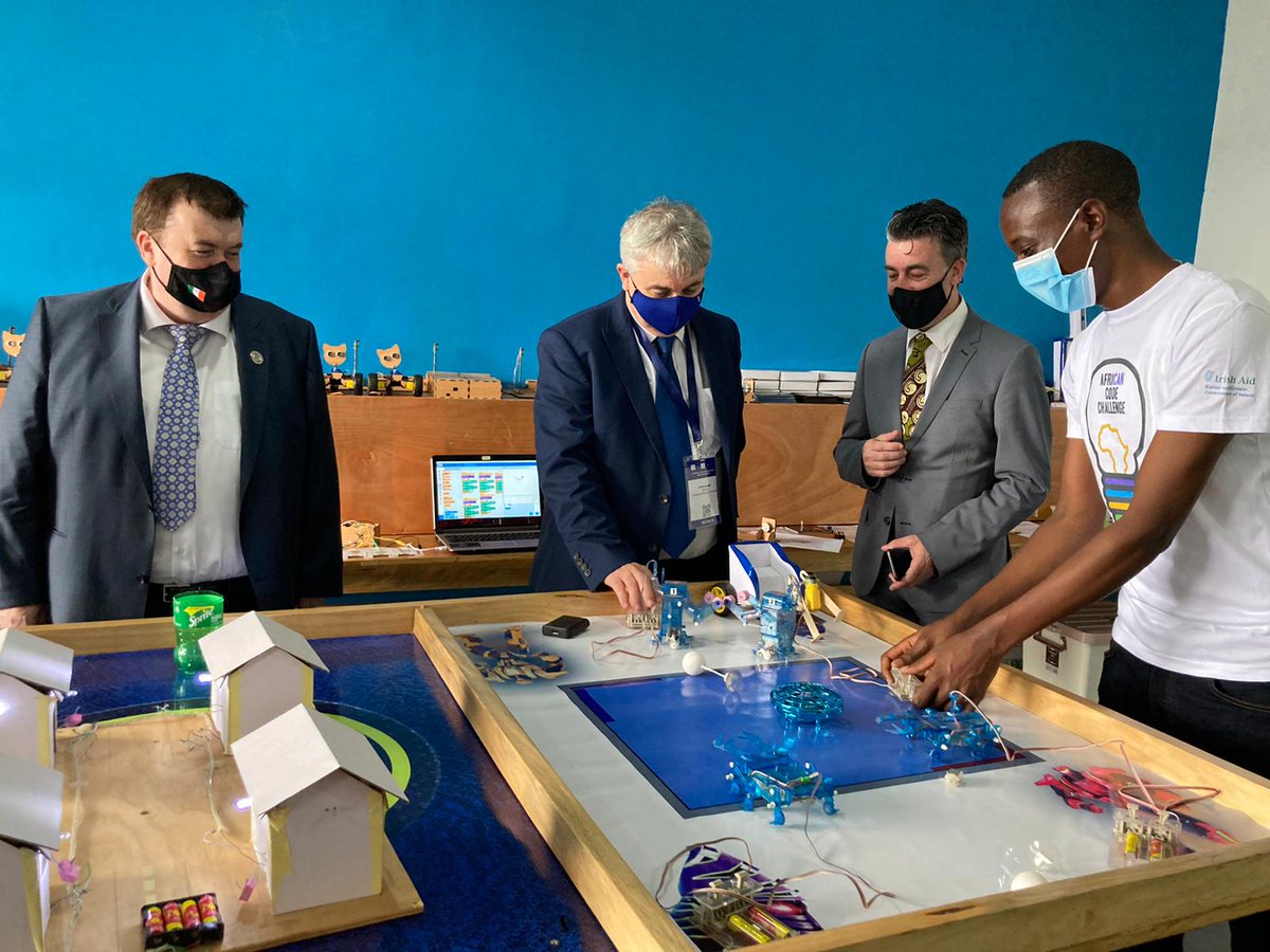 brophytalks's tweet photo. Excellent visit to Creativity Lab, Rwandan partner of @AfricaCodeWeek. An honour to present prizes to the winners of the AfriCAN Code Challenge 2021 #codingsendsyoutoanotherworld @Irish_Aid https://t.co/1Jv6CVi1ND