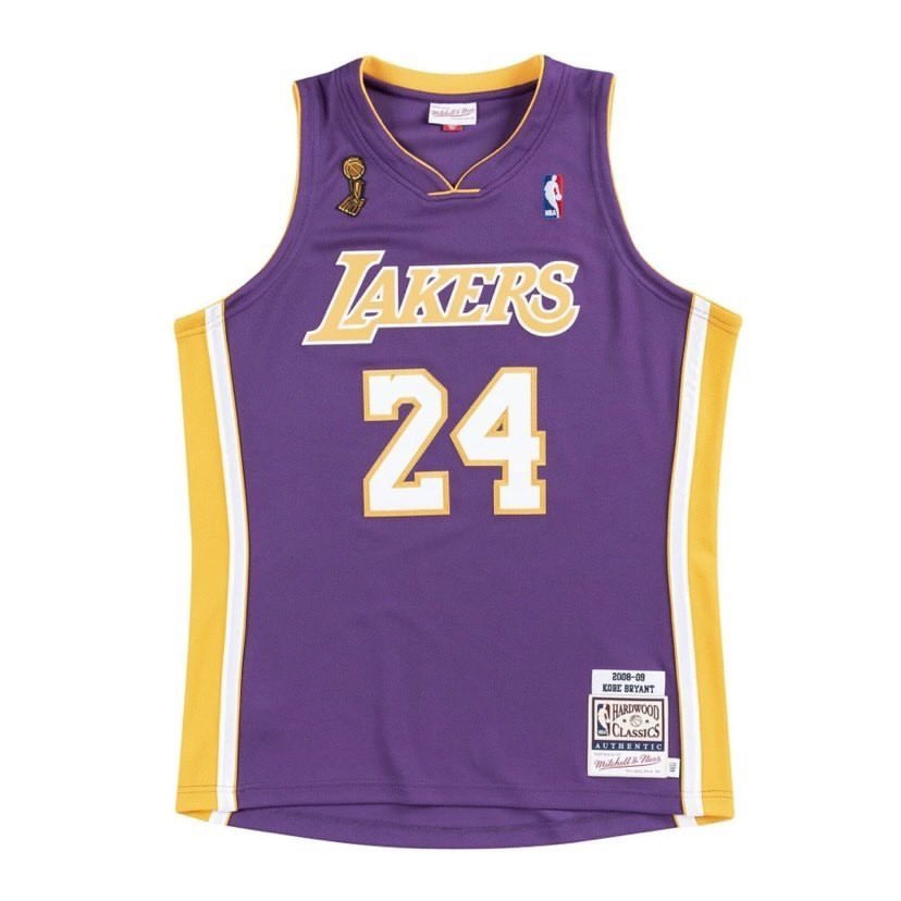 ParlonsNBA's tweet photo. 🎁 Concours 🎁

Tente de remporter le maillot de Kobe Bryant.

📌 Pour participer:
RT + Follow @TeamRetroUS &amp; @ParlonsNBA 

Good luck ! https://t.co/eNrgoOiDLC