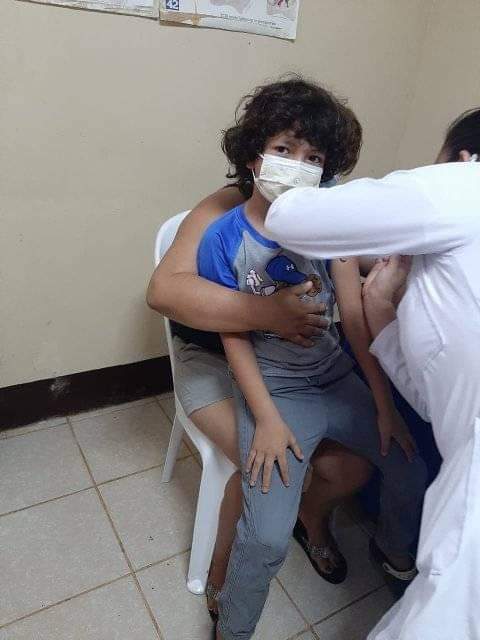 huella_sandinis's tweet photo. #Jinotepe Padres de Familia acuden con seguridad y confianza al Puesto de Salud del Balneario Huehuete, a que les apliquen la Vacuna contra el Covid19 a sus Hij@s.
#UnidosEnVictorias 
#VacunandonosPuebloQueVence 
@FloryCantoX @ElMachoAgueroR @E1Nacionalista https://t.co/KuvdHhh4LR