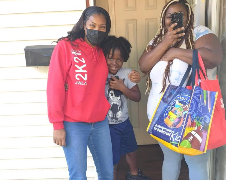 DrKSpells's tweet photo. I am so proud of Hazel Crest SD 152 1/2 commitment to the community! We visited our families on Saturday, October 23rd delivering cheer and a goody bag. Kudos to JWLA and BOLA staff for a job well done. https://t.co/YnywuW3Xdz